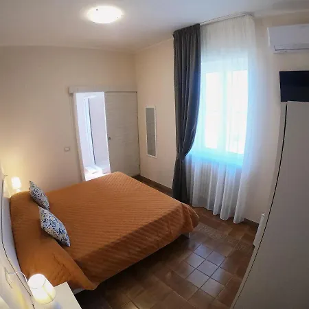 Le Stanze Di Ricci - Affittacamere Low Cost * Lesina
